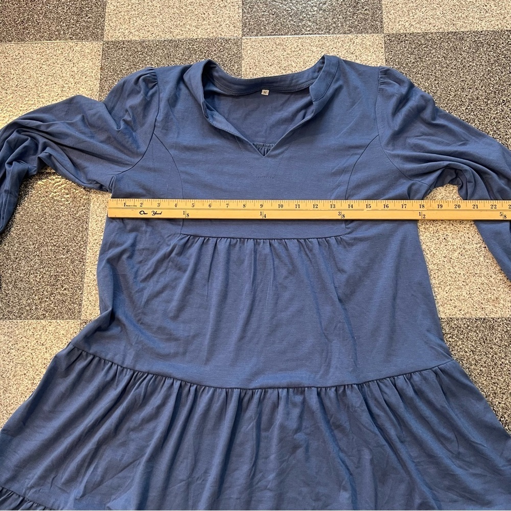 ❤️3/$15 NWOT Long Sleeve Tiered Midi Dress in Blue- M - Picture 4 of 6